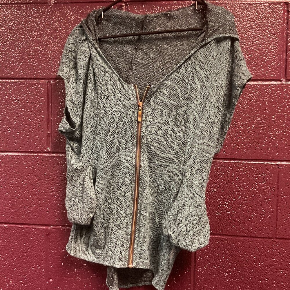 Gray Knit Zip-Up Short Sleeve Hoodie – Size Small
